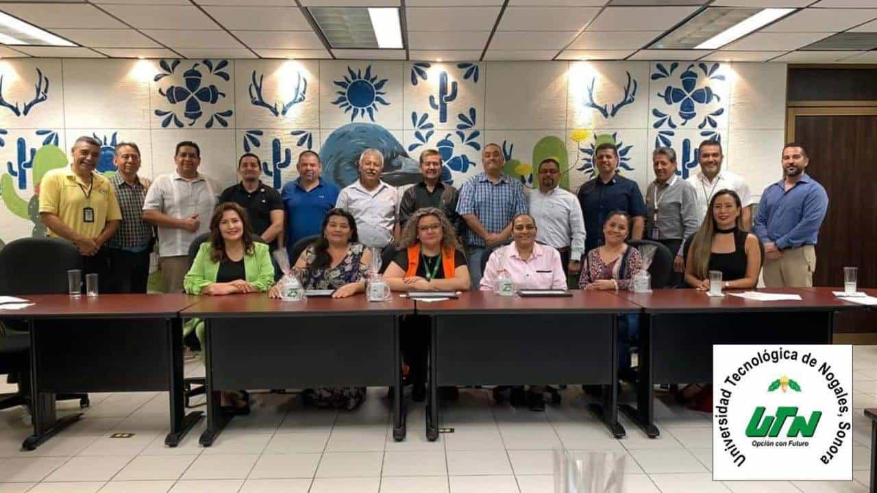 Entregan reconocimientos a primer generación de  egresados de UTN