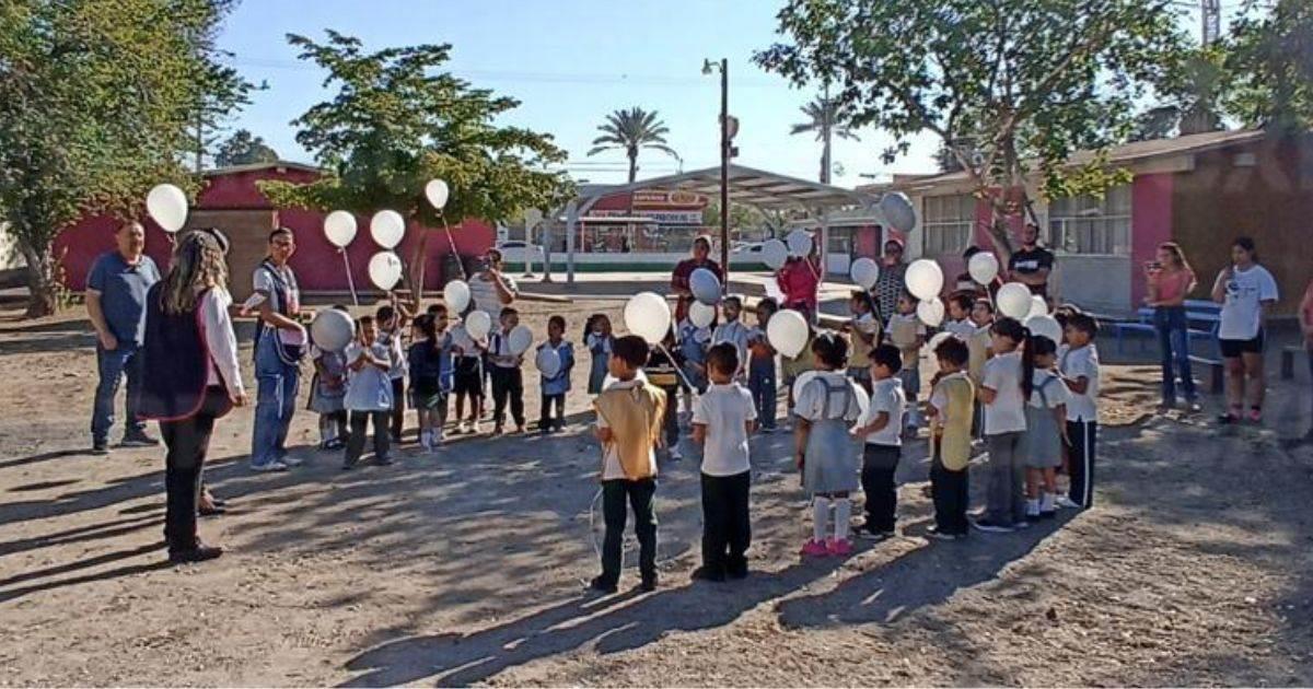 Maestros y compañeros despiden a Luisa Yareli en jardín de niños