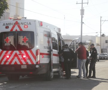 Hombre sufre quemaduras de primer grado al tocar cables de alta tensión