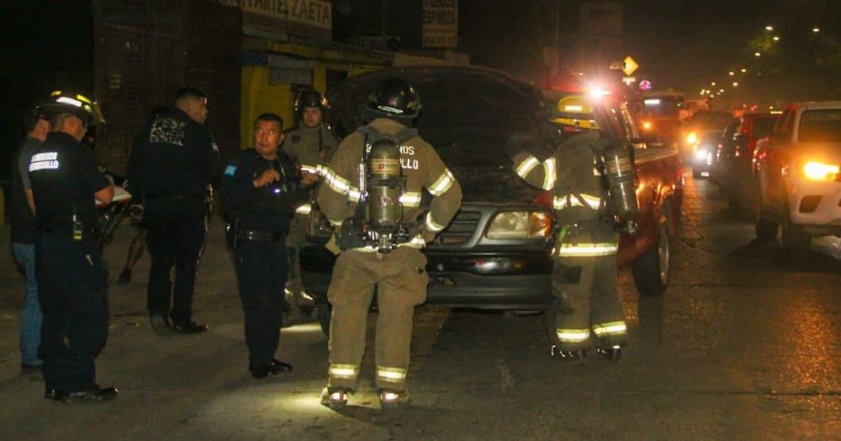 Esperaba el semáforo cuando su auto comenzó a incendiarse