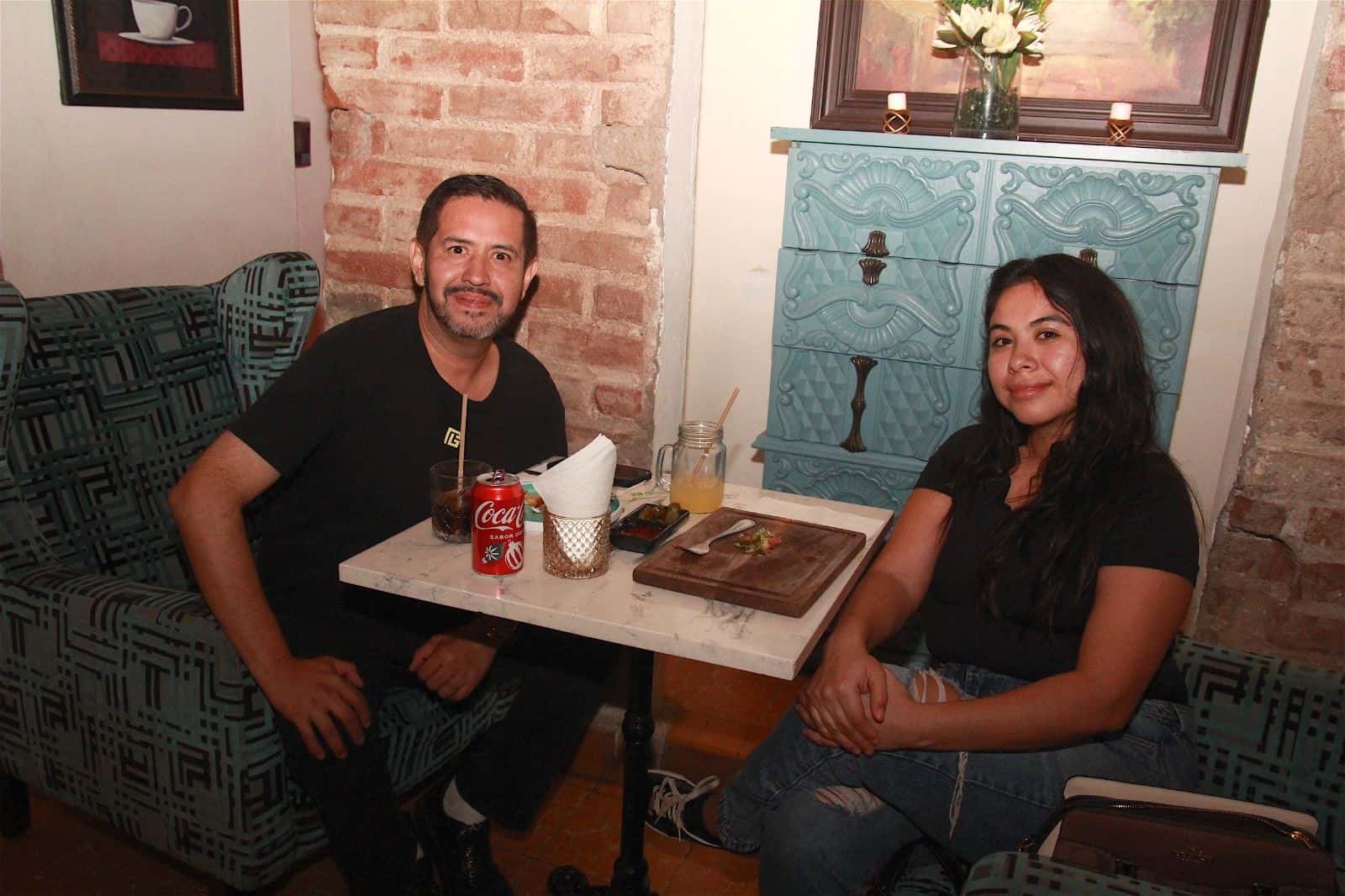 Degustan deliciosas bebidas en Casa Garmendia, Café y Churrería