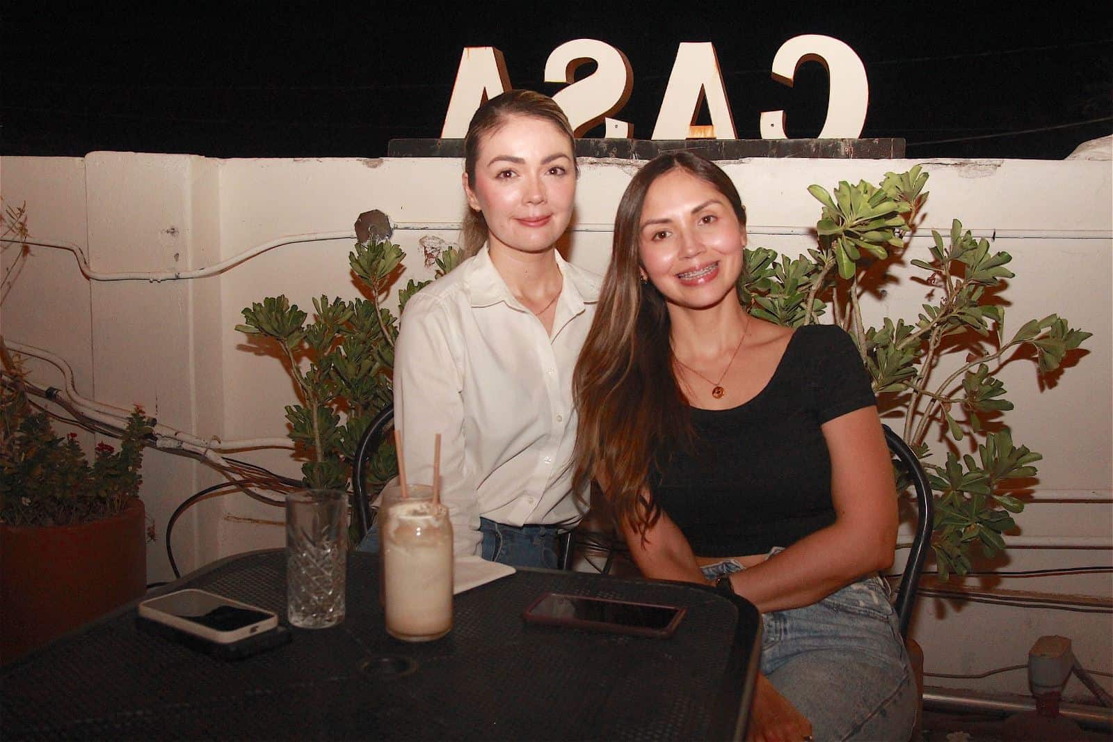 Degustan deliciosas bebidas en Casa Garmendia, Café y Churrería