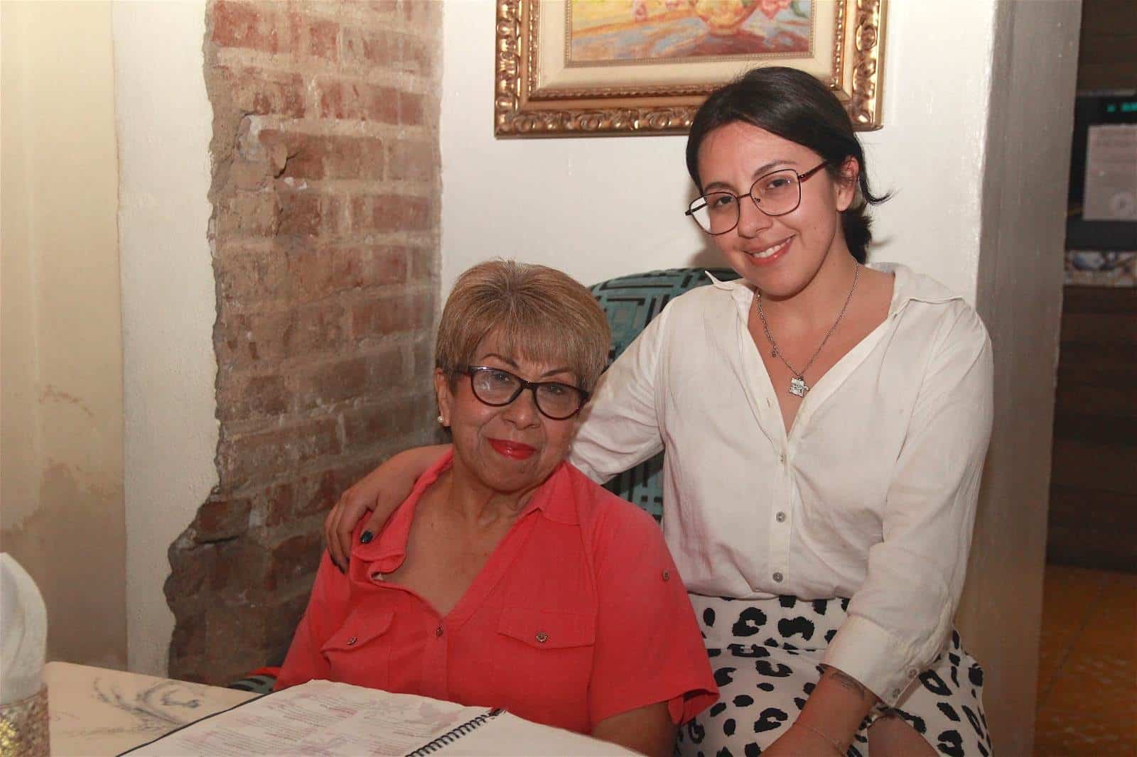 Degustan deliciosas bebidas en Casa Garmendia, Café y Churrería