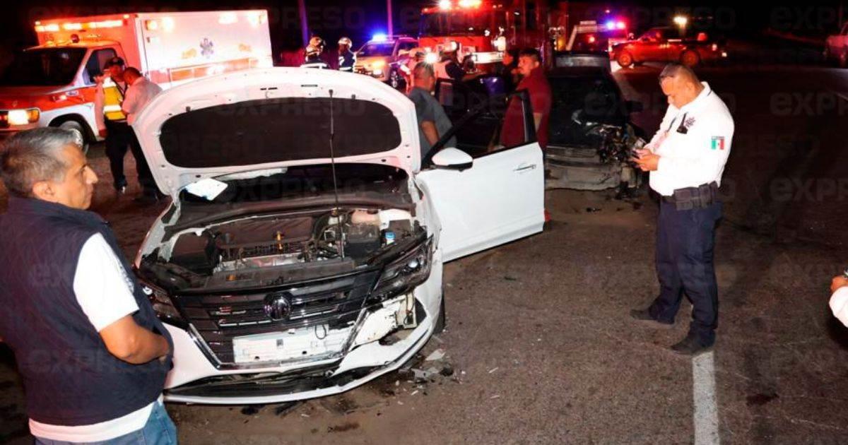 Choque frontal en carretera a Bahía de Kino; menores iban a bordo