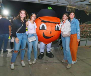 Viven la fiesta beisbolera en el estadio Fernando Valenzuela