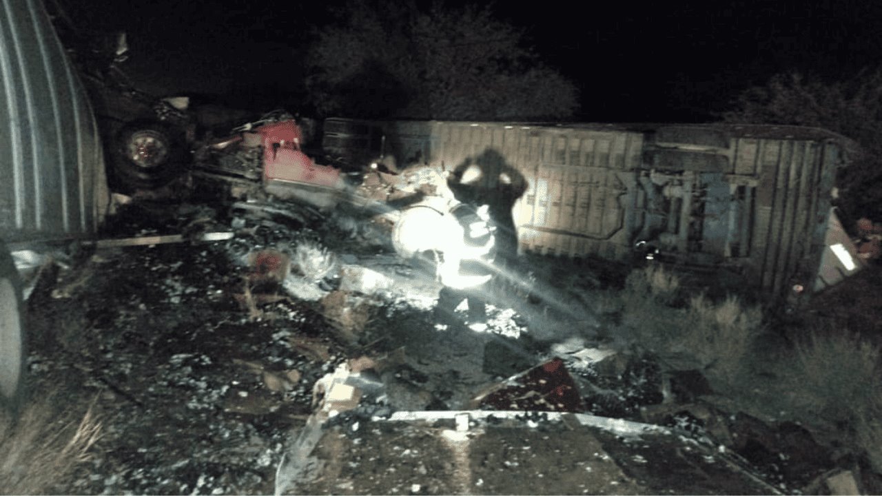 Choque de tráilers deja dos lesionados en la carretera Hermosillo-Guaymas