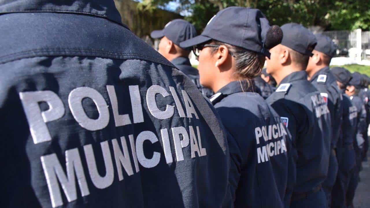 Tres personas fueron detenidas por portación de arma prohibida