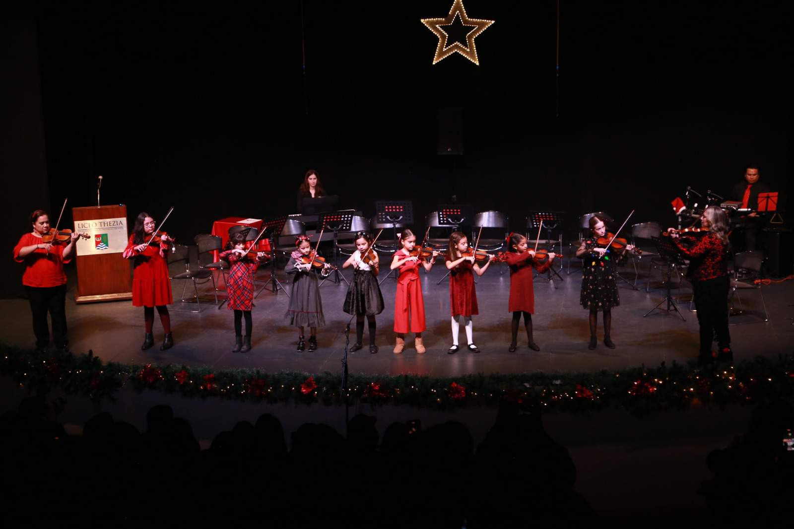 Recital Navideño Thezia Noche de música y alegría