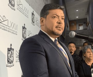 Luis Orozco analiza si acudirá a Palacio para asumir como gobernador