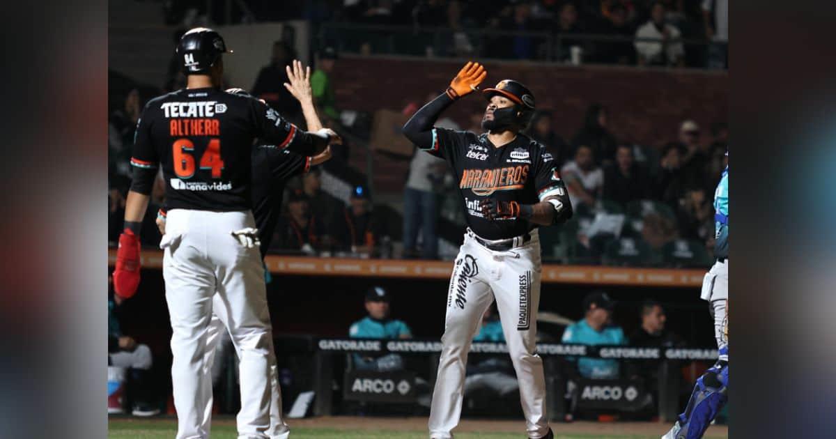 Naranjeros se llevan el tercer juego y barren a los Yaquis