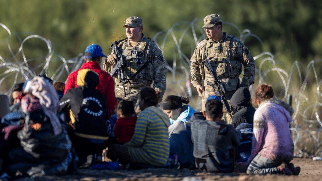 Estados Unidos alista plan para expulsar migrantes a México