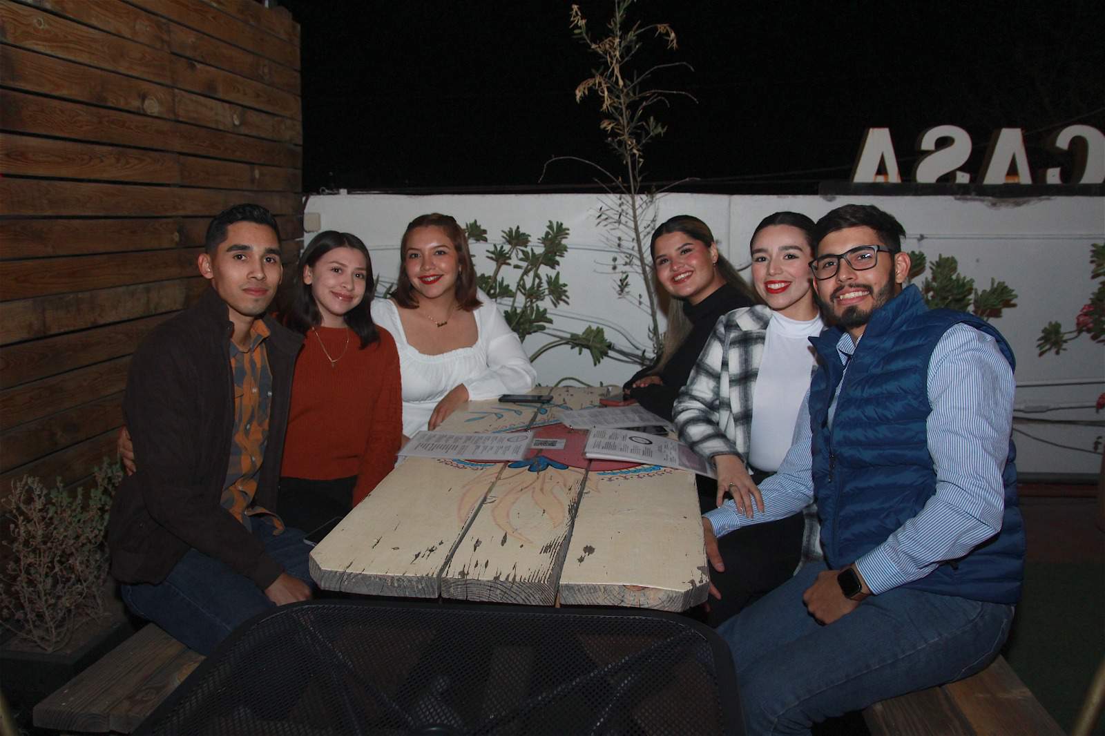 Amena convivencia con amigos en Casa Garmendia, Café y Churrería