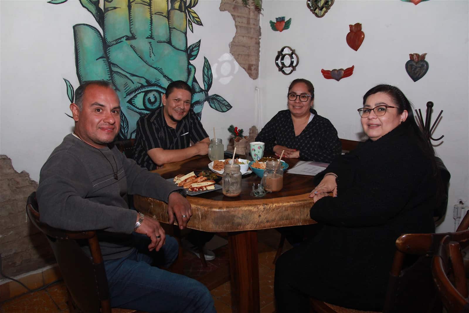 Amena convivencia con amigos en Casa Garmendia, Café y Churrería