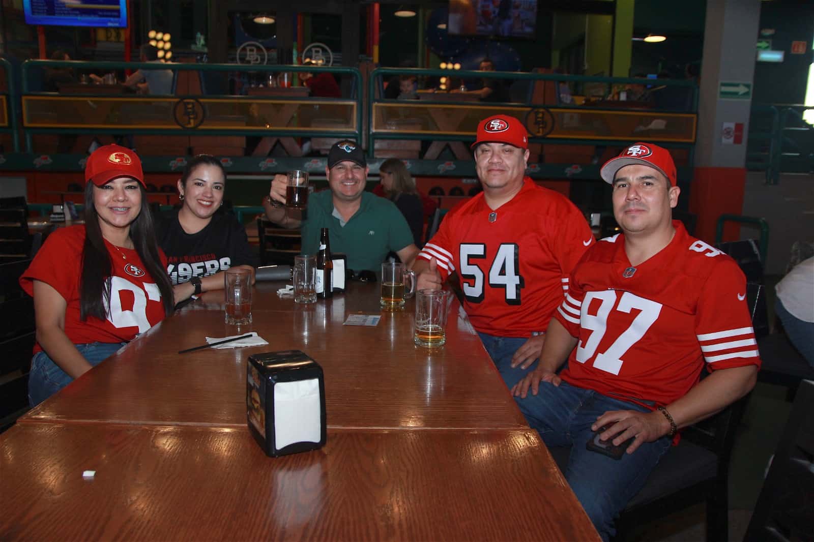 Disfrutan una estupenda cena en Ballpark