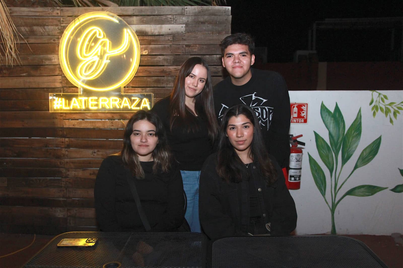 Amena tarde entre amigos en Casa Garmendia, Café y Churrería