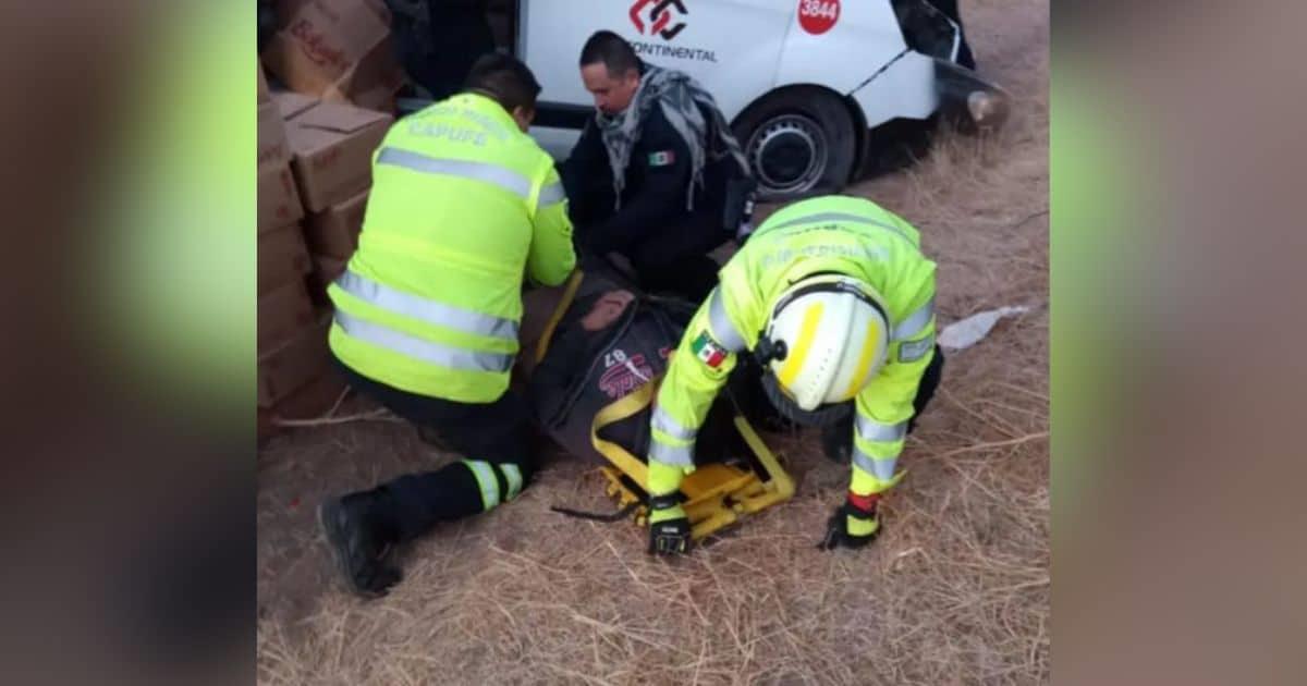 Hombre termina prensado tras fuerte choque en carretera Guaymas - Obregón