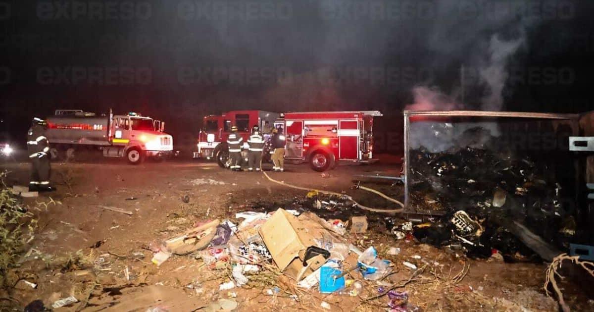 Bomberos combaten incendio en carretera Hermosillo - Bahía de Kino