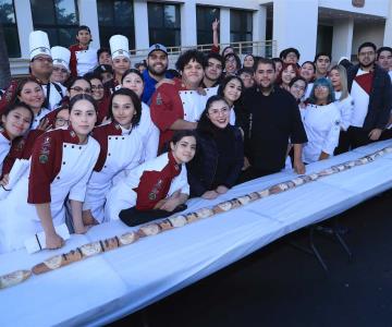 Parten mega rosca de Reyes, disfrutan tradicional celebración