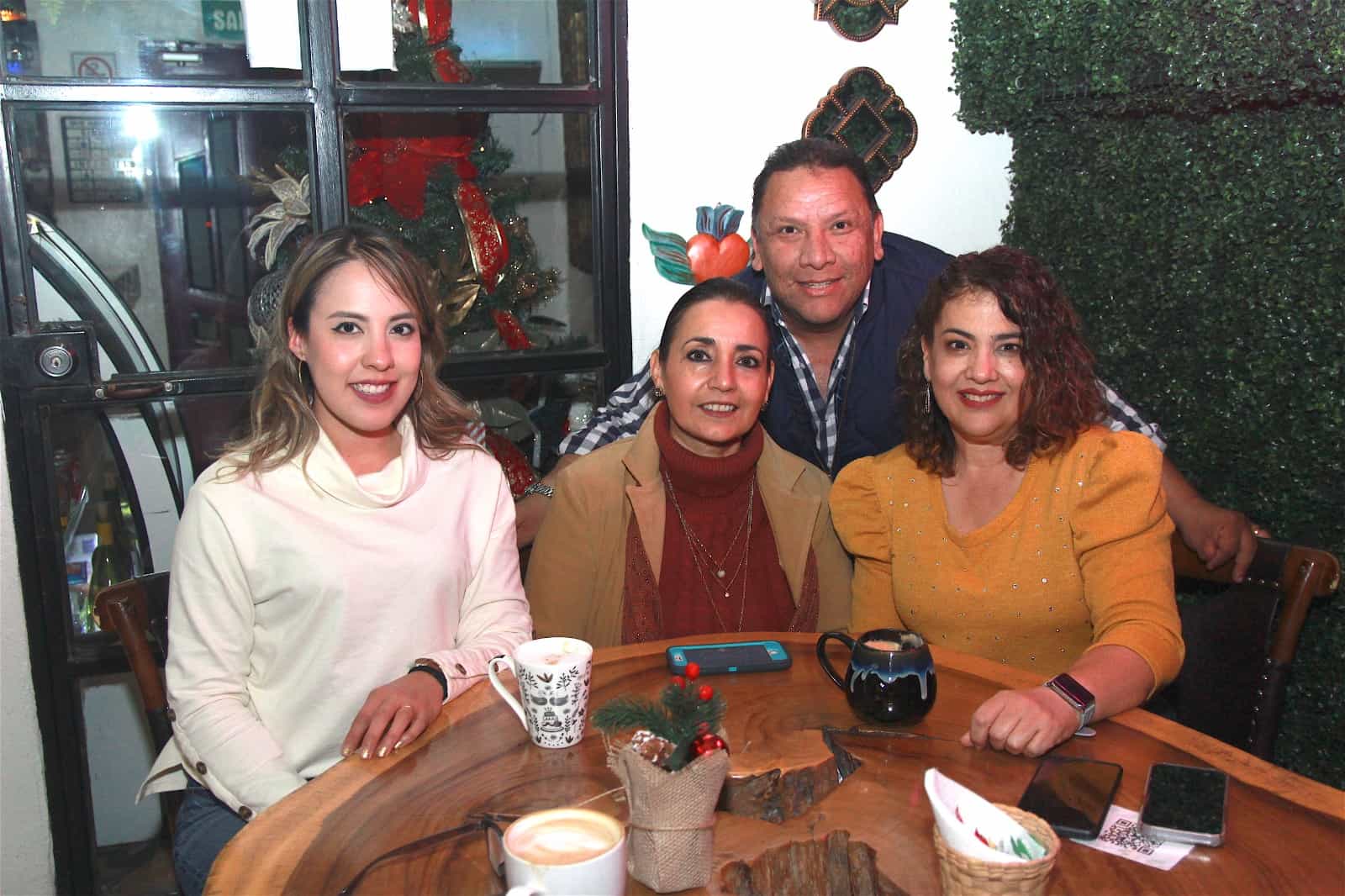 Buena charla entre amigos En Casa Garmendia, Café y Churrería