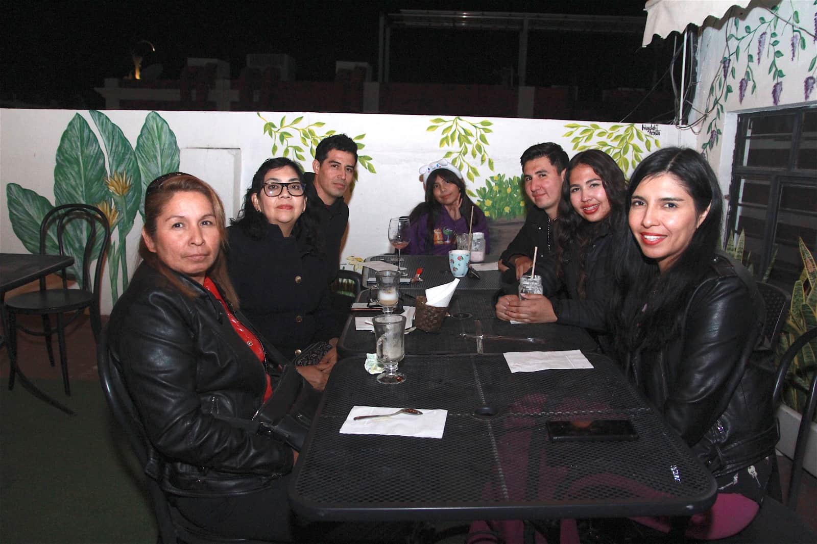 Buena charla entre amigos En Casa Garmendia, Café y Churrería