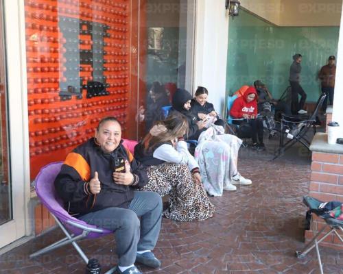 ¡Fiebre naranja! Aficionados de Hermosillo acampan por un boleto para final