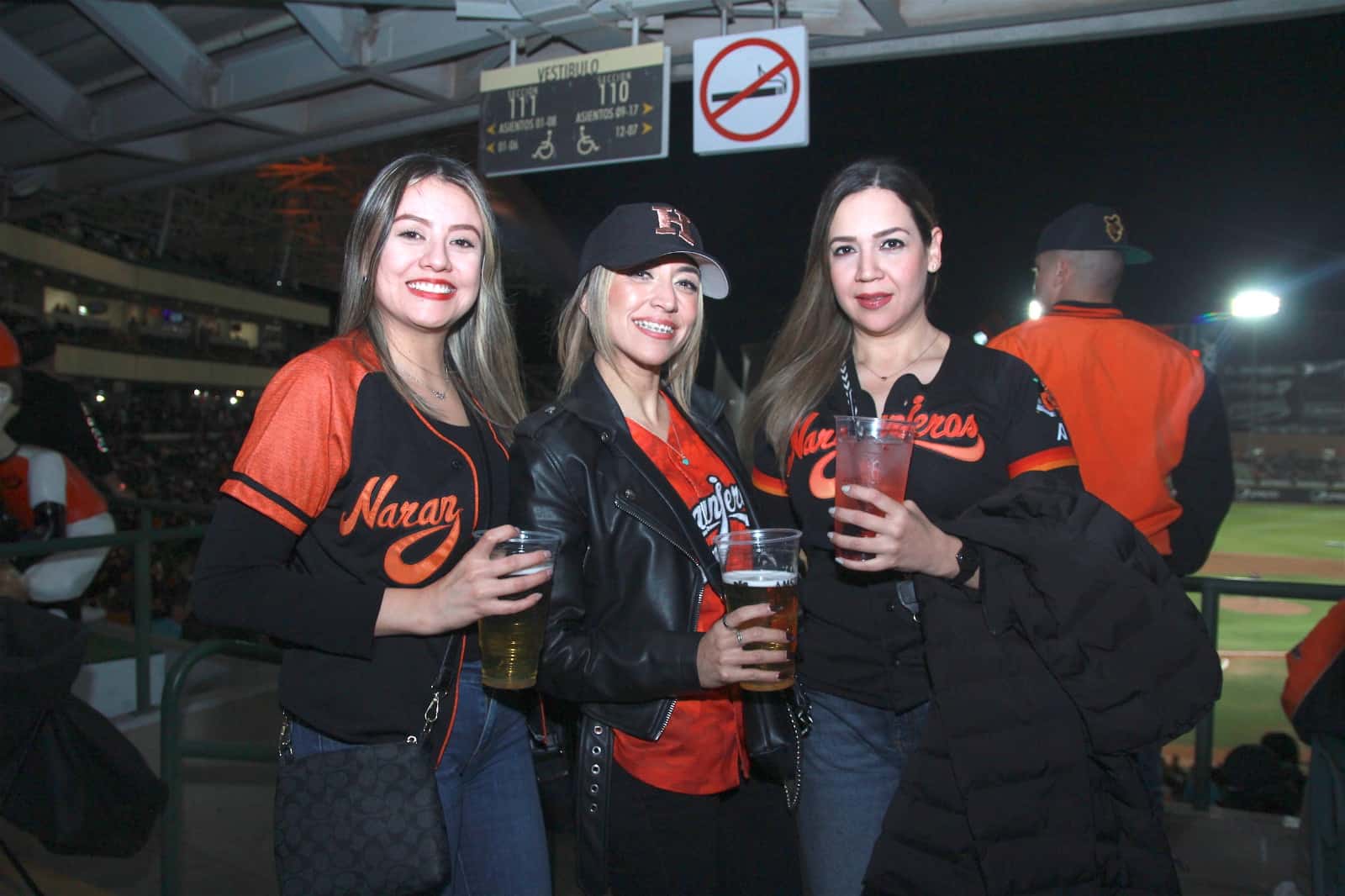 Divertida noche de beisbol en el estadio Fernando Valenzuela