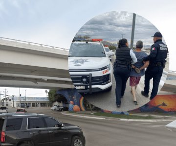 Policías convencen a hombre de no arrojarse del puente del bulevar Morelos
