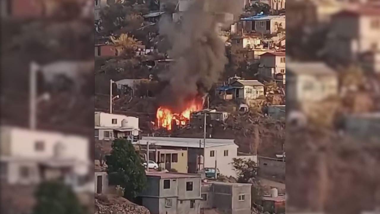 Fuego consume vivienda en la colonia Colosio