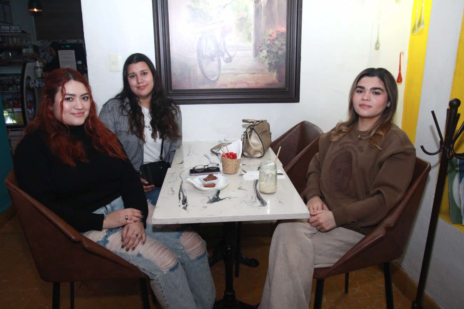 Disfrutan de una amena tarde en Casa Garmendia, Café y Churrería