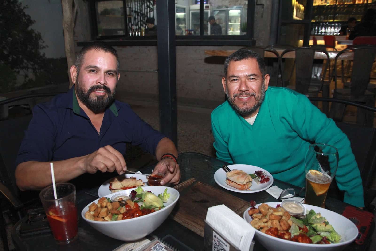 Amena cena con amigos en Mercado H69