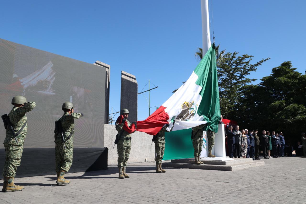 Autoridades de Gobierno conmemoran el Día de la Bandera