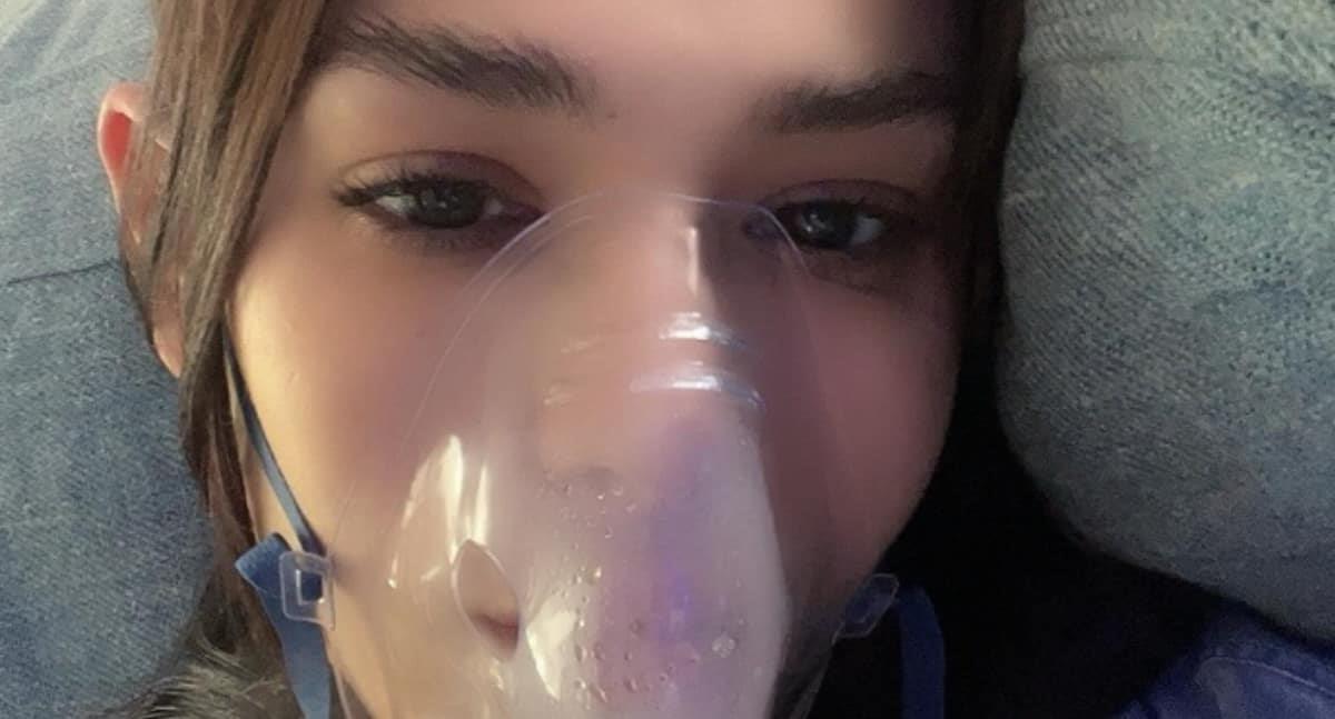 Danna Paola preocupa a fans al aparecer con mascarilla de oxígeno