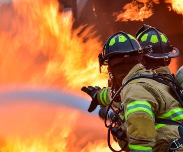 Incendio de bodega de sustancias químicas en Culiacán