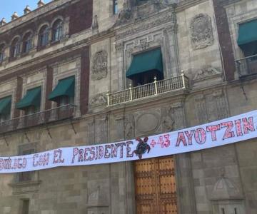 Segob contacta a padres de Ayotzinapa tras irrupción en Palacio Nacional