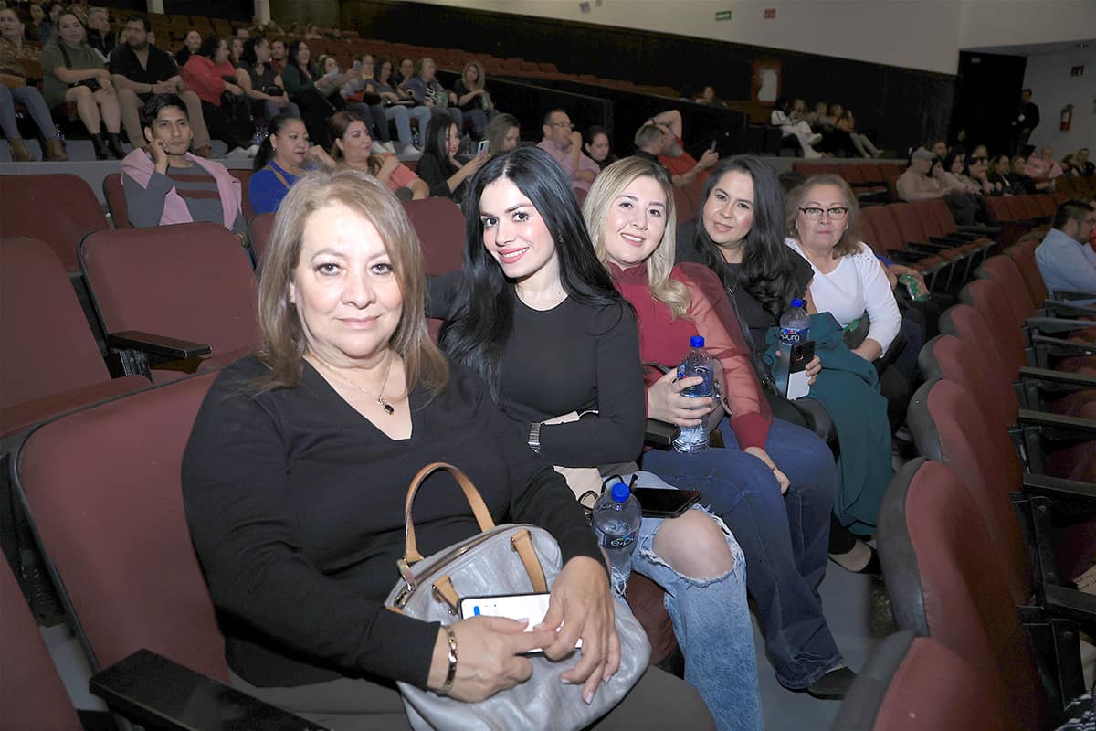 Buscaron al hombre de su vida en el Auditorio Cívico del Estado