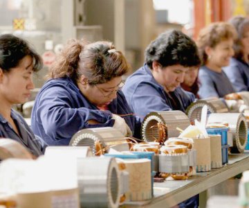 Despega participación laboral de las mujeres en una década