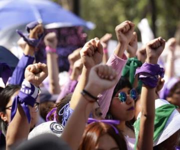 Muere mujer por paro cardiaco durante marcha del 8M