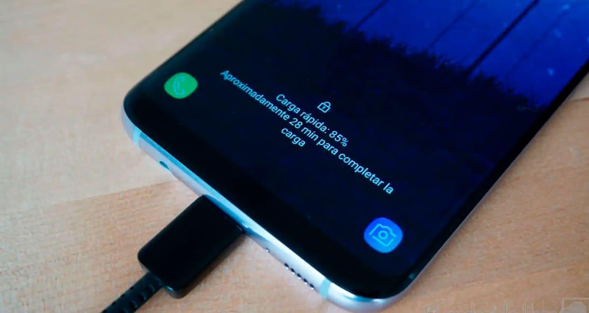 ¿La carga rápida de tu celular daña la batería?