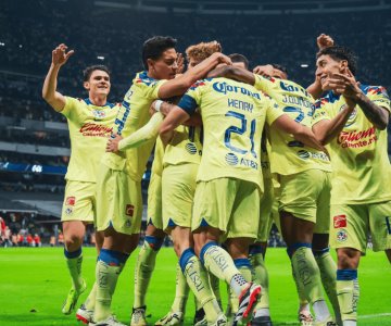 América avanza en Concachampions tras sufrida derrota ante Chivas