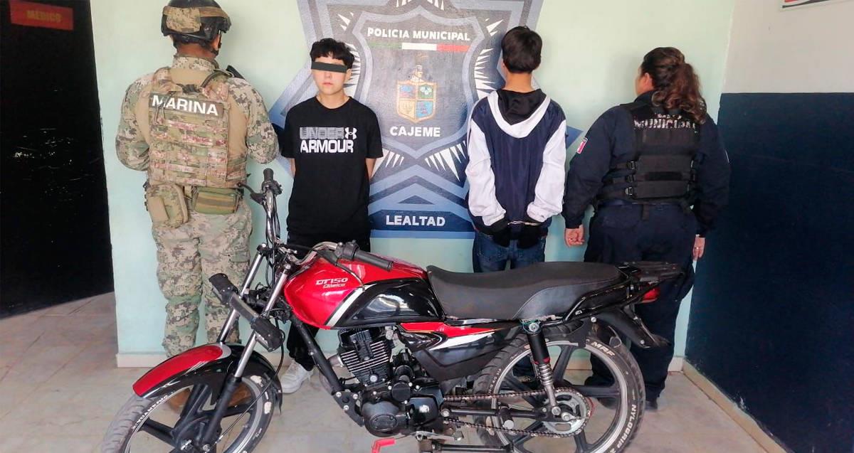 Detienen a jóvenes de 15 y 18 años de edad por robo de motocicleta