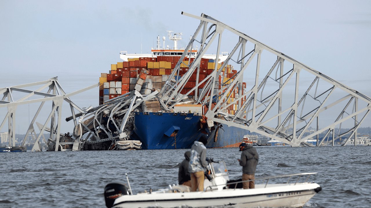 Continúa búsqueda de víctimas tras colapso de puente en Baltimore