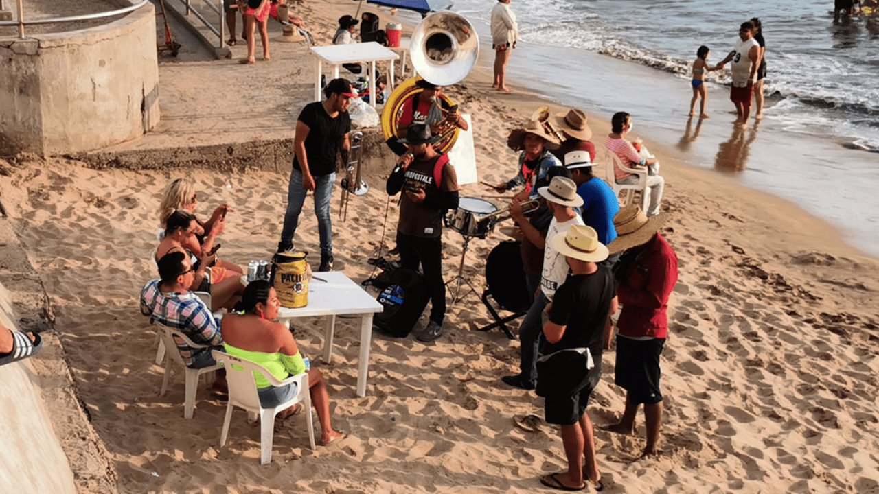 Bandas y grupos musicales sí podrán tocar en las playas de Mazatlán