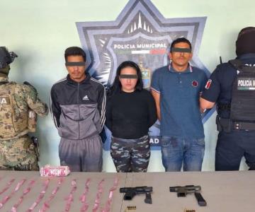 Detienen a sujetos con armas de fuego y más de 50 envoltorios con droga