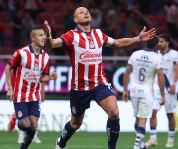 Chicharito Hernández marca su primer gol con Chivas luego de 14 años