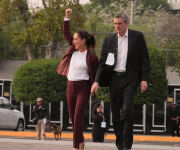 Arriban candidatos e invitados a debate presidencial 