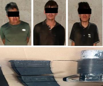 Detienen a tres personas por posesión de armamento; un menor involucrado