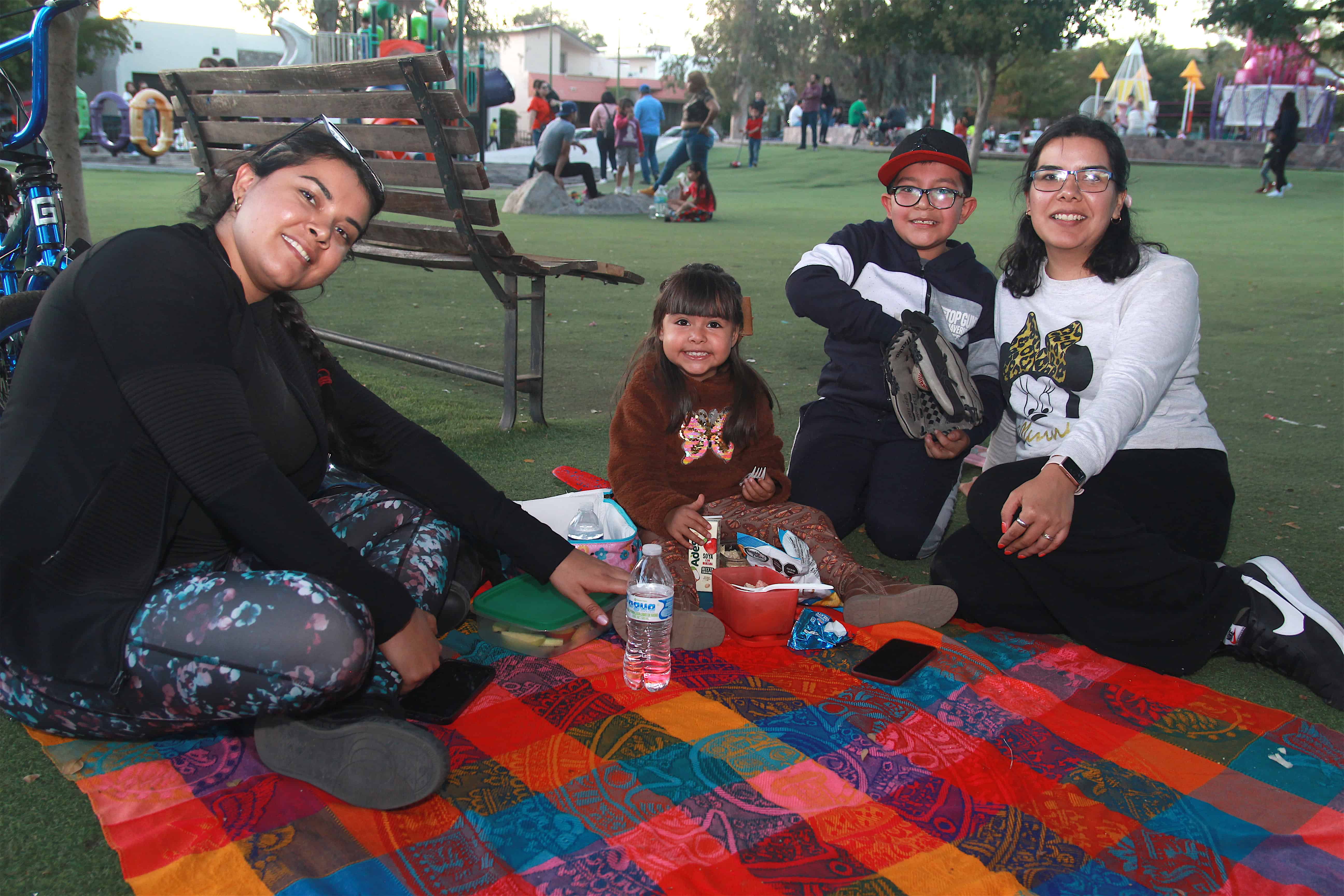 EN PARQUE LA PITIC PASAN AGRADABLE TARDE