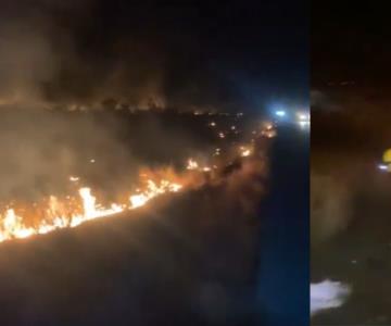 Combaten incendio forestal en carretera Hermosillo - Guaymas