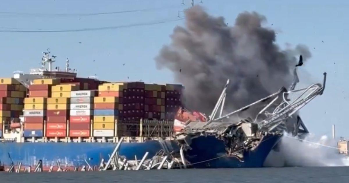 Demuelen parte del puente colapsado en Baltimore para liberar barco