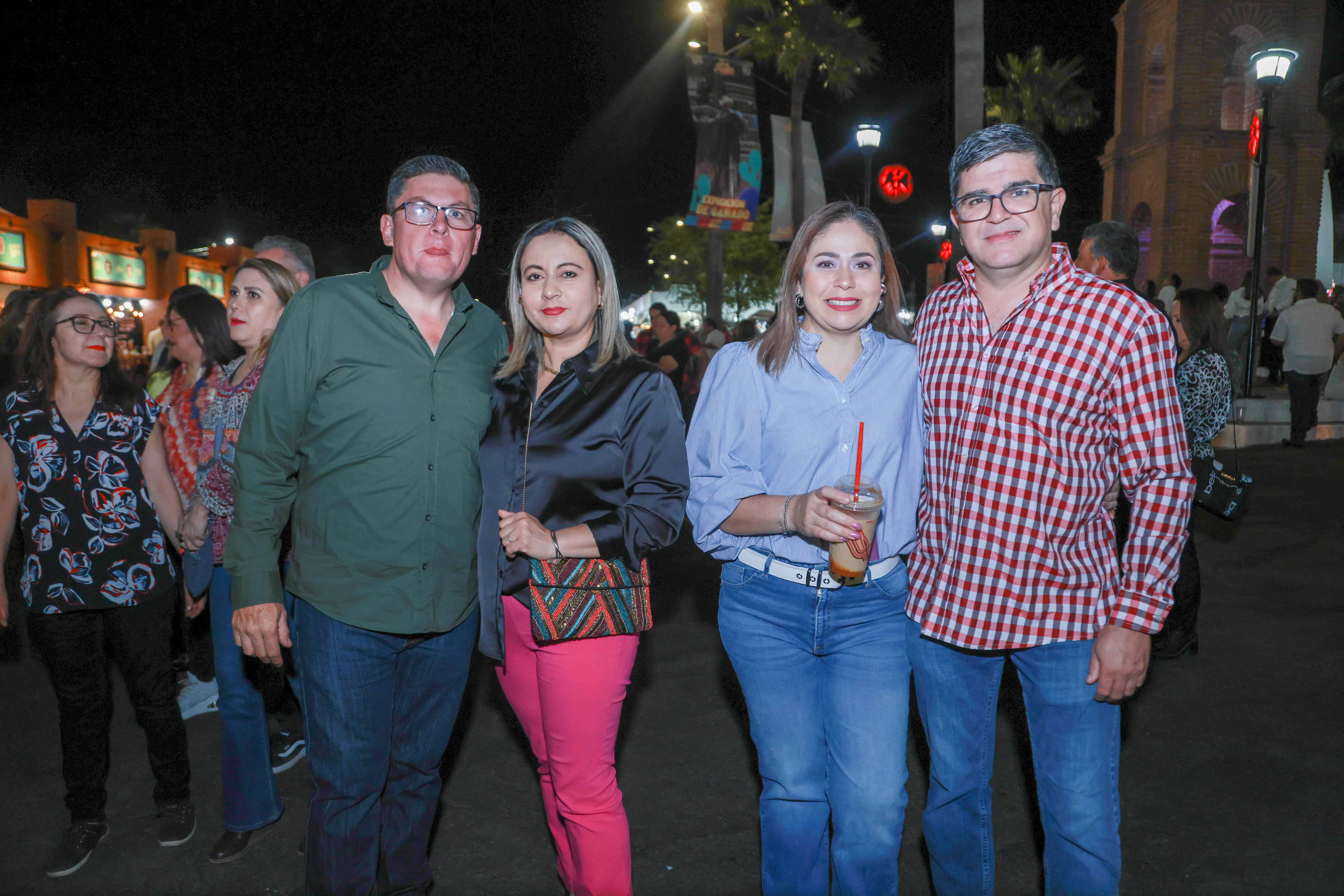 En el Palenque de la ExpoGan gozan de Emmanuel y Mijares